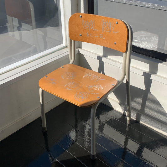 EmST jonsun個展「あと二日」 直筆イラストサイン入り 学校の椅子 【限定1点】